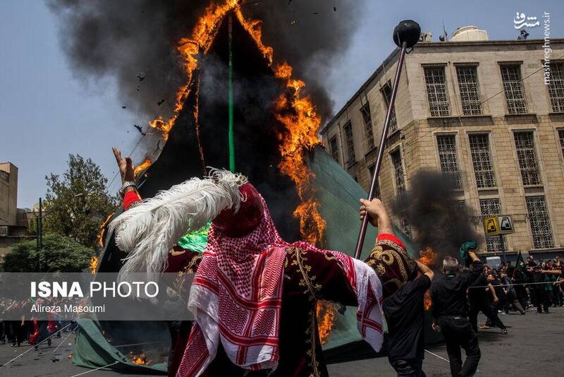 خیمه سوزان ظهر عاشورا در چهارراه گلوبندک تهران