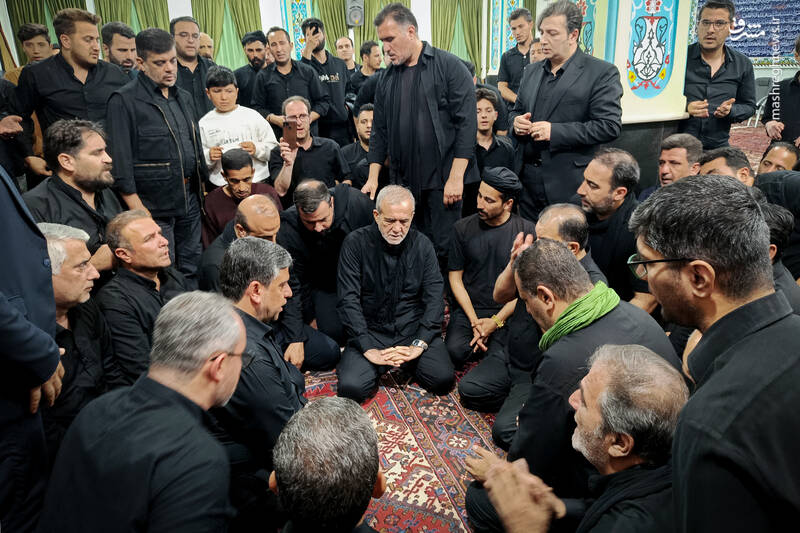 عکس / حضور پزشکیان در آئین شام غریبان مسجد اوچدکان اردبیل 7