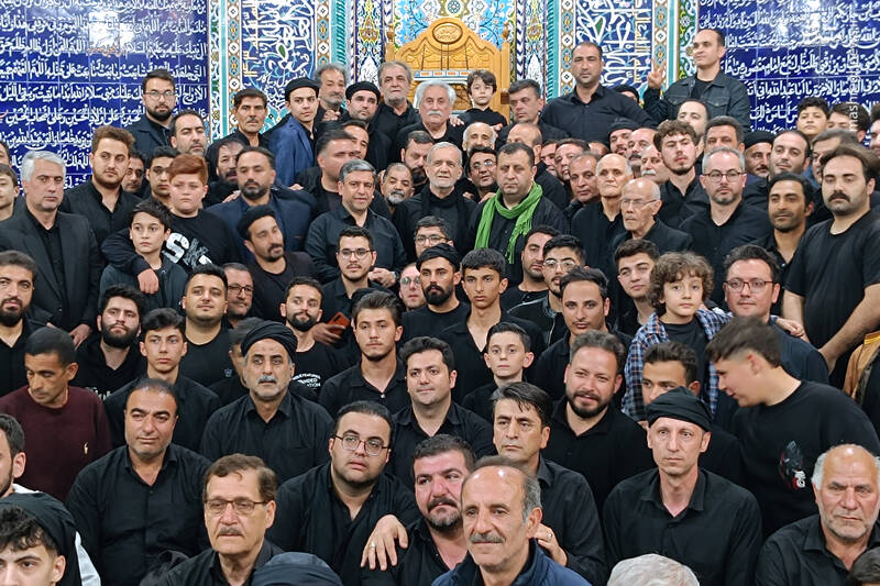 عکس / حضور پزشکیان در آئین شام غریبان مسجد اوچدکان اردبیل 11