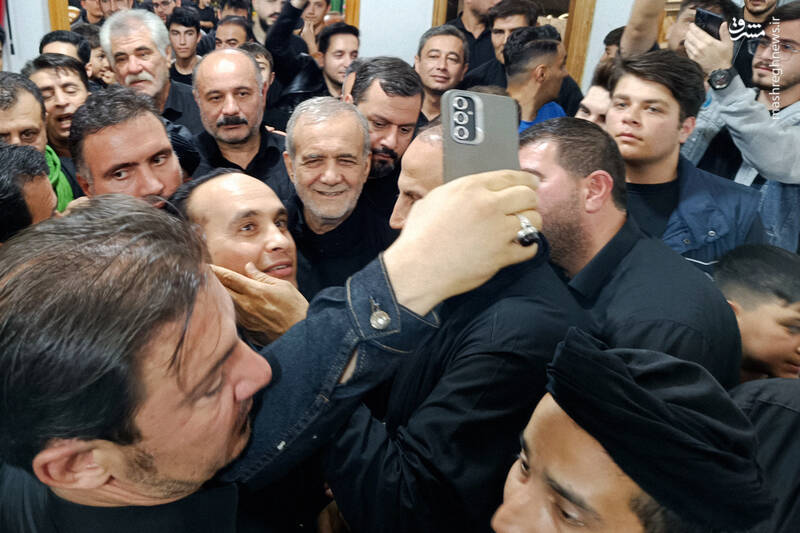 عکس / حضور پزشکیان در آئین شام غریبان مسجد اوچدکان اردبیل 10