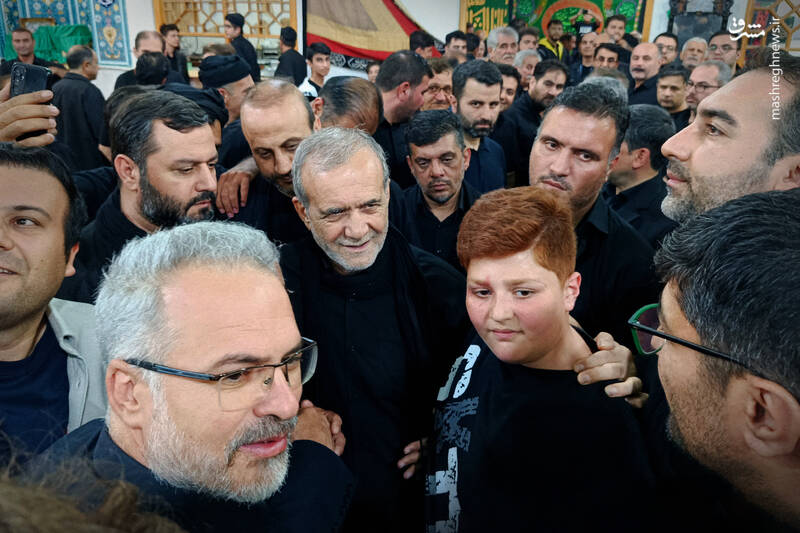 عکس / حضور پزشکیان در آئین شام غریبان مسجد اوچدکان اردبیل 5