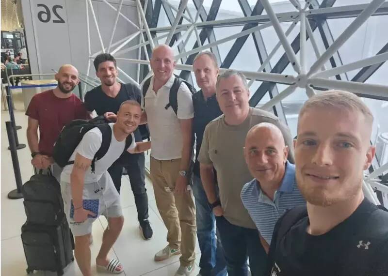 اسکوچیچ با دستیاران جدید در راه استانبول +عکس