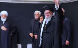 فیلم / پنجره متفاوتی از لحظه ورود رهبر انقلاب به حسینیه امام خمینی (ره)