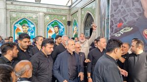 عکس / حضور پزشکیان در مراسم ختم شهدای قرارگاه مرکزی خاتم