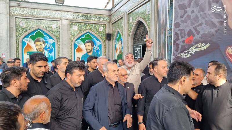 عکس / حضور پزشکیان در مراسم ختم شهدای قرارگاه مرکزی خاتم 3