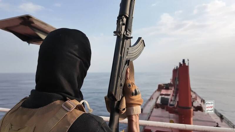 عملیات یمنیها در حمله به کشتی «مجیک سیز» و غرق آن +عکس