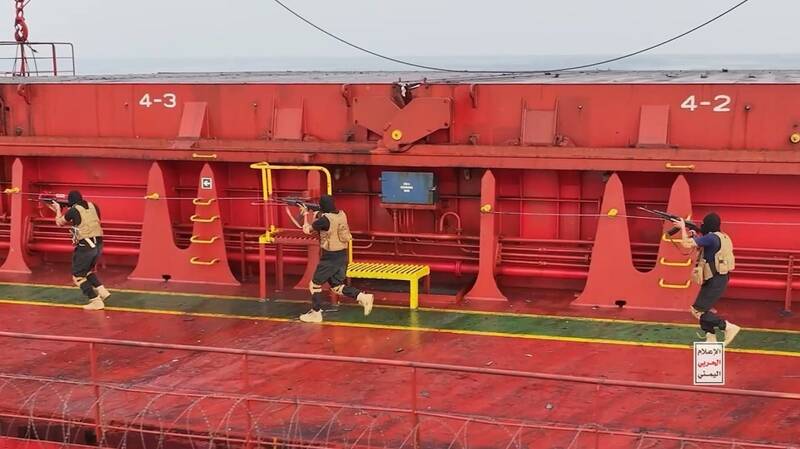 عملیات یمنیها در حمله به کشتی «مجیک سیز» و غرق آن +عکس