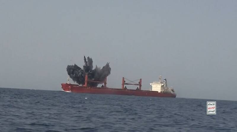 عملیات یمنیها در حمله به کشتی «مجیک سیز» و غرق آن +عکس