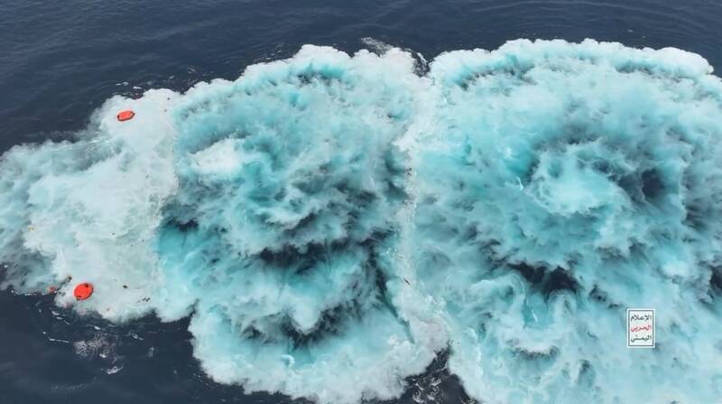 عملیات یمنیها در حمله به کشتی «مجیک سیز» و غرق آن +عکس