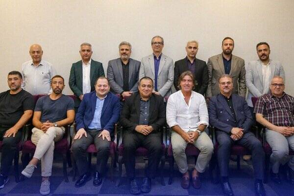 جلسه و عکس یادگاری شبانه مدیران استقلال با ساپینتو