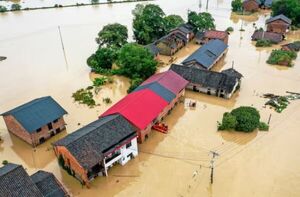 طوفان و طغیان ۲۵ رودخانه در جنوب غرب چین؛ بیش از ۱۰ هزار نفر تخلیه شدند