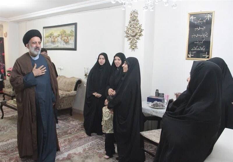 دیدار نماینده رهبر انقلاب با 2 خانواده شهید حمله اسرائیل در کرج + عکس 6