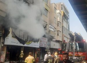 فیلم / آتش‌سوزی در فروشگاه کفش خیابان انقلاب