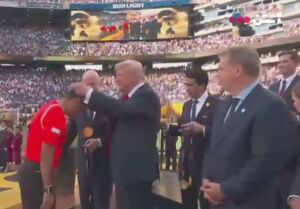 دنیا همینه، بی طرف نداریم