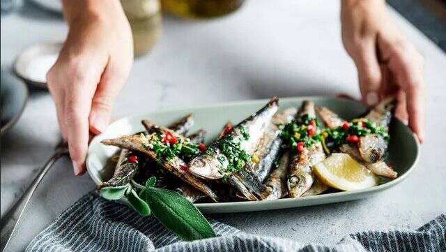 ۴ گروه غذایی که ممکن است باعث بوی نامطبوعِ بدن شوند