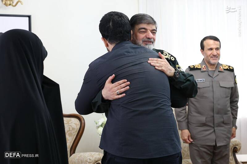دیدار با خانواده شهید سپهبد حسین سلامی دیدار با خانواده شهید سپهبد حسین سلامی