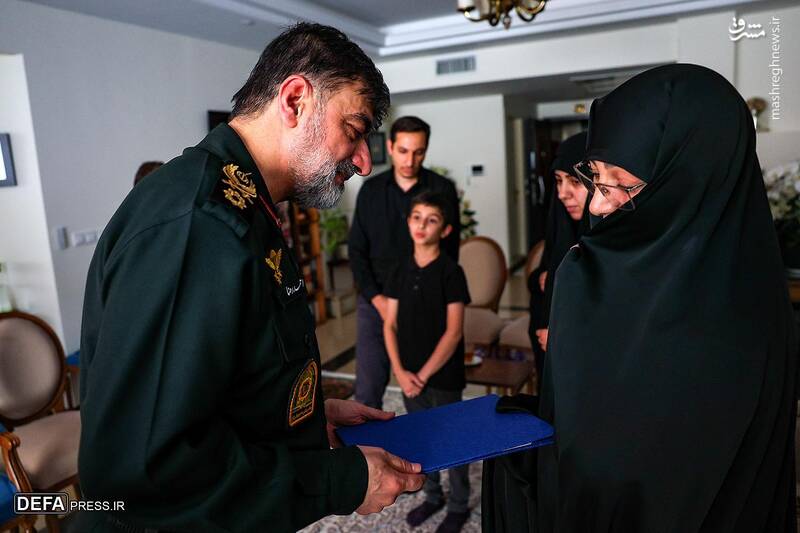 دیدار با خانواده شهید سپهبد غلامعلی رشید دیدار با خانواده شهید سپهبد غلامعلی رشید