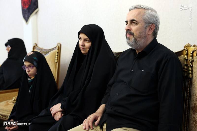 دیدار با خانواده شهید سپهبد محمد باقری دیدار با خانواده شهید سپهبد محمد باقری
