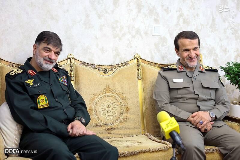 دیدار با خانواده شهید سپهبد محمد باقری دیدار با خانواده شهید سپهبد محمد باقری