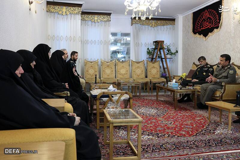 دیدار با خانواده شهید سپهبد محمد باقری دیدار با خانواده شهید سپهبد محمد باقری