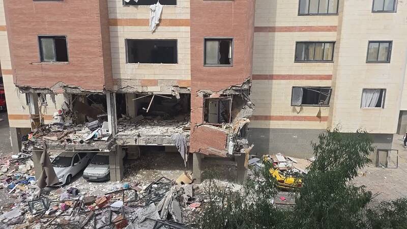 انفجار در یکی از مجتمعهای مسکونی در پردیسان قم +عکس