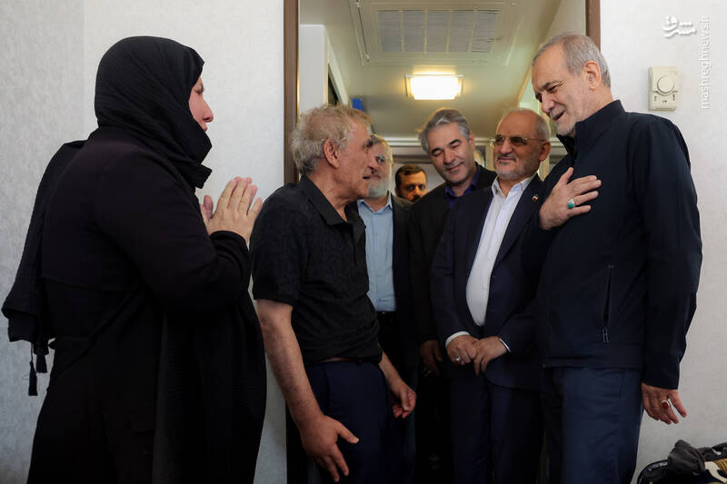 عکس / دیدار پزشکیان با برخی از خانوادههای آسیبدیده از جنگ 12 روزه 5