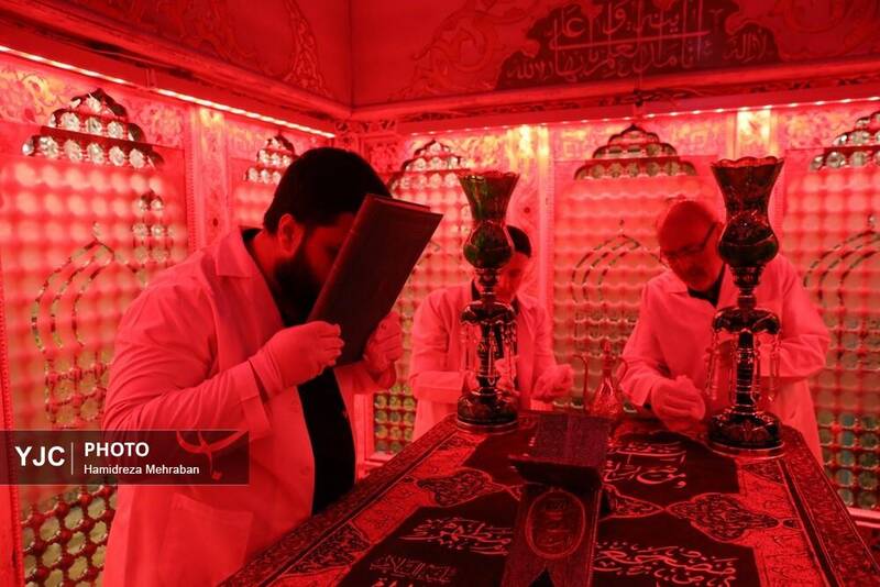 عکس / آیین غبارروبی ضریح مطهر امامزاده صالح (ع) 53