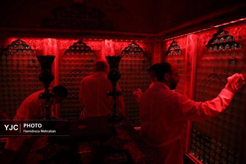 عکس / آیین غبارروبی ضریح مطهر امامزاده صالح (ع) 51