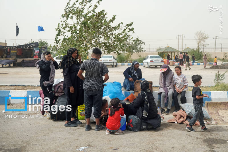 عکس / خروج اتباع افغان غیرمجاز از مرز میلک 42