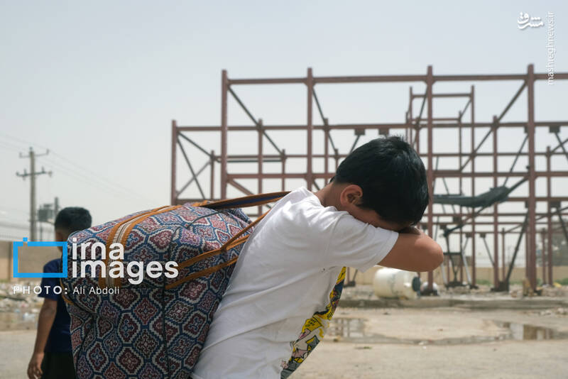عکس / خروج اتباع افغان غیرمجاز از مرز میلک 32