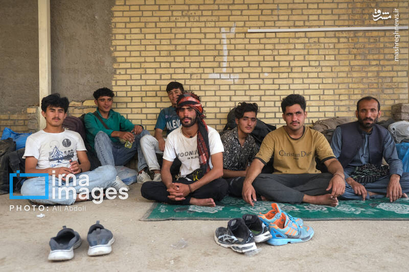 عکس / خروج اتباع افغان غیرمجاز از مرز میلک 30