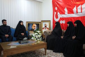دیدار دختر رئیس جمهور با خانواده شهید رشید