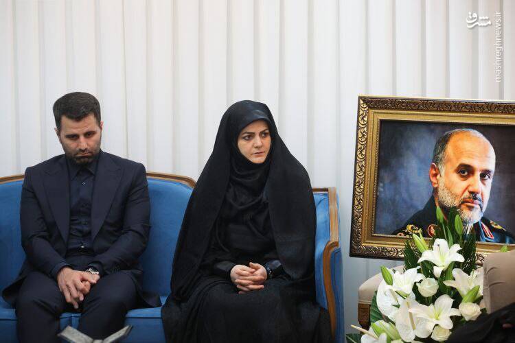 عکس/ دیدار دختر رئیس جمهور با خانواده شهید رشید