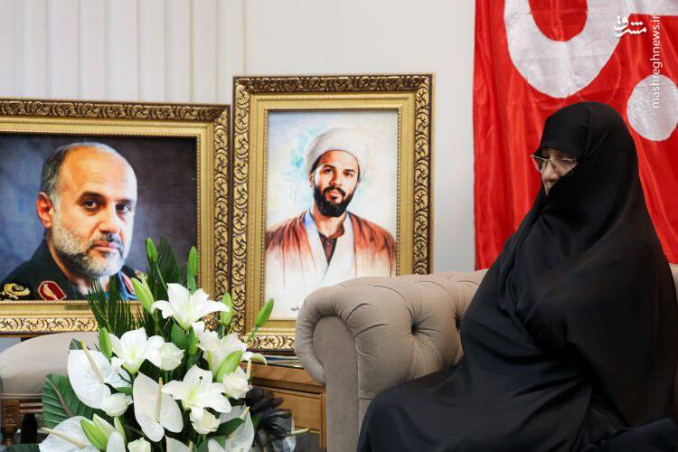 عکس/ دیدار دختر رئیس جمهور با خانواده شهید رشید