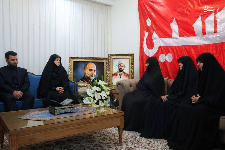 عکس/ دیدار دختر رئیس جمهور با خانواده شهید رشید