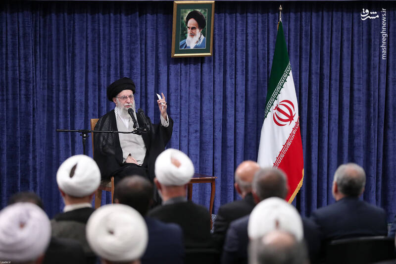 ملت با جهتگیریهای گوناگون سیاسی و وزن متفاوت مذهبی پای ایران عزیز ایستاد / خداوند نصرت ملت ایران را تضمین کرده است 4