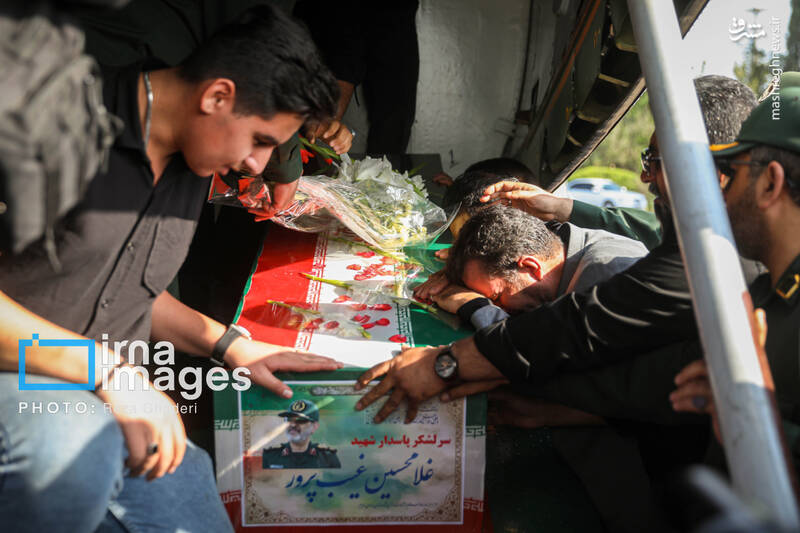 عکس/ استقبال از پیکر سردار شهید غلامحسین غیب پرور