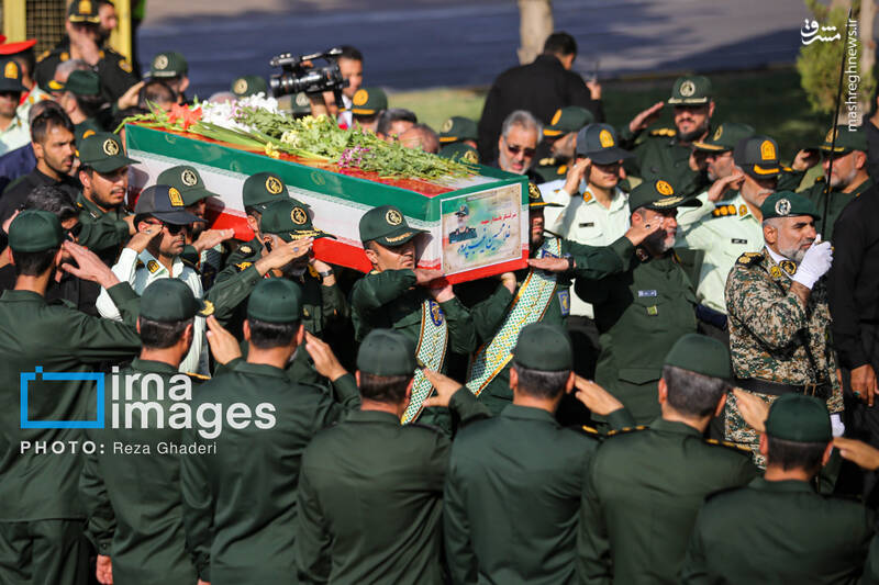 عکس/ استقبال از پیکر سردار شهید غلامحسین غیب پرور