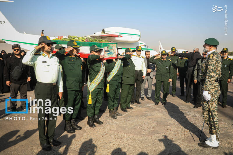 عکس/ استقبال از پیکر سردار شهید غلامحسین غیب پرور