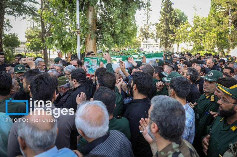 عکس/ استقبال از پیکر سردار شهید غلامحسین غیب پرور