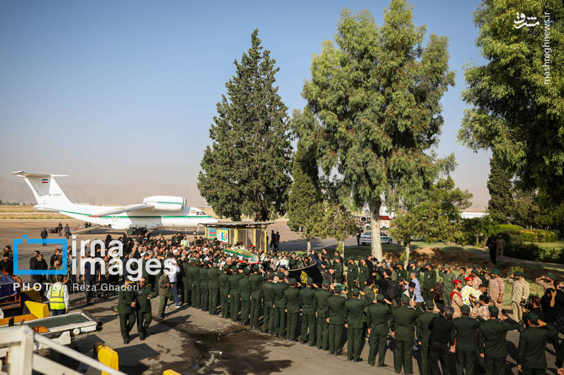 عکس/ استقبال از پیکر سردار شهید غلامحسین غیب پرور