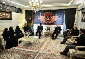 قالیباف در منزل شهید محمدمهدی طهرانچی حضور یافت