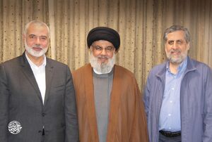 تصویری از حاج رمضان در کنار شهیدان نصرالله و هنیه