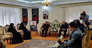 دیدار جمعی از مدیران رسانه‌های کشور با خانواده شهید سلامی