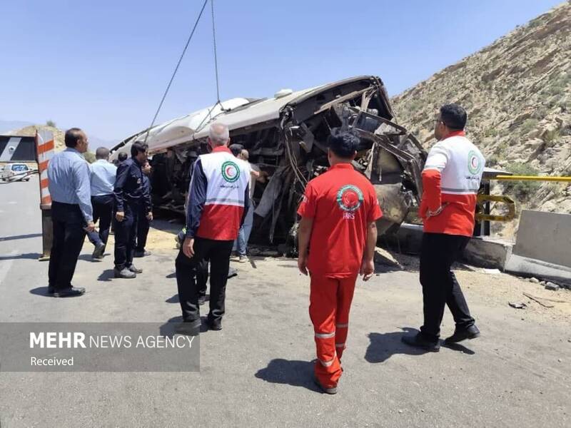 واژگونی اتوبوس در محور کوار- فیروزآباد