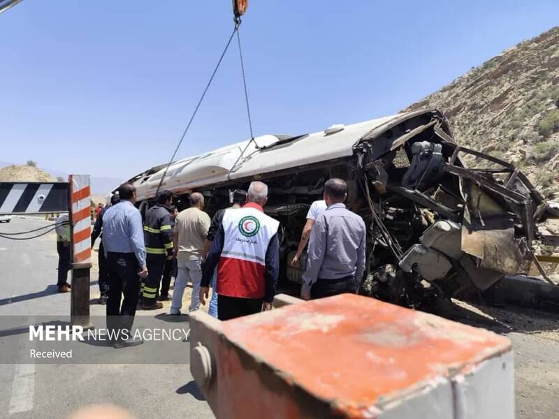 واژگونی اتوبوس در محور کوار- فیروزآباد