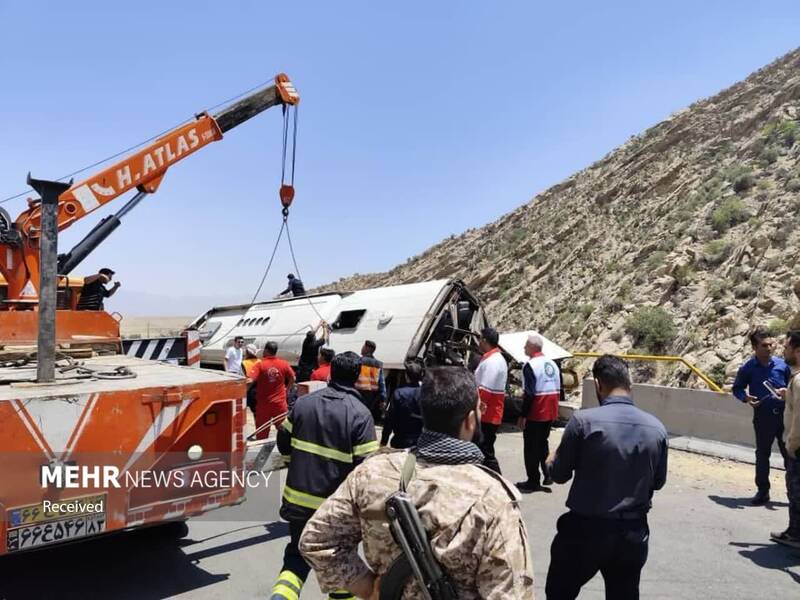 واژگونی اتوبوس در محور کوار- فیروزآباد