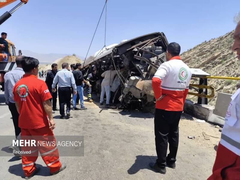 واژگونی اتوبوس در محور کوار- فیروزآباد
