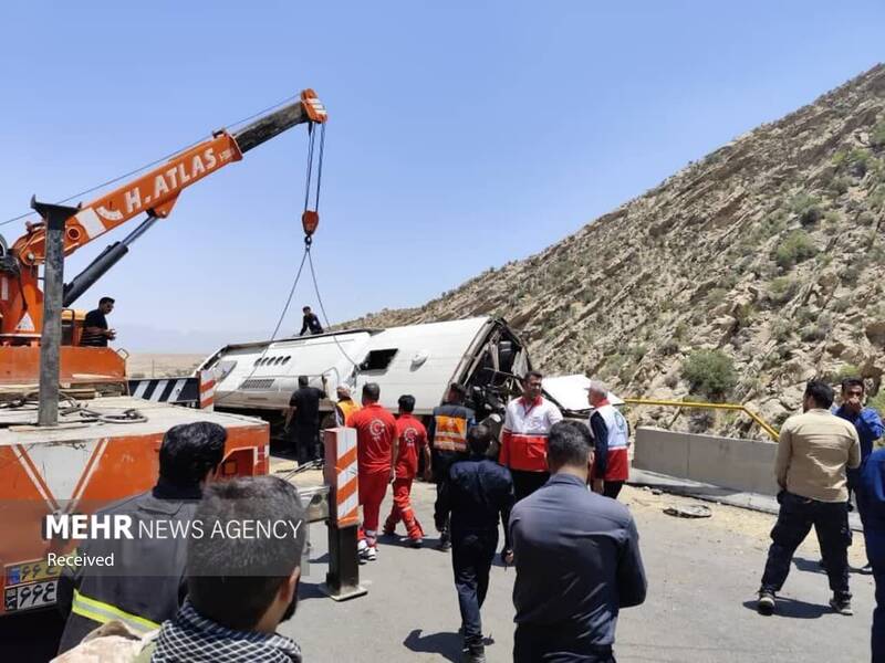 واژگونی اتوبوس در محور کوار- فیروزآباد