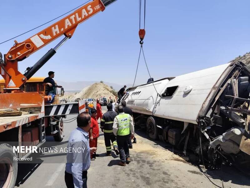 واژگونی اتوبوس در محور کوار- فیروزآباد